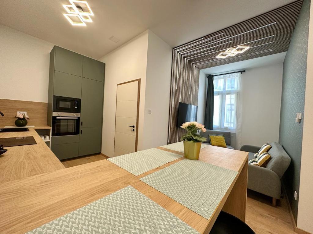 Apartment At Gozsdu Courtyard #Partyzone #Downtown #Freeparking Budapest Exterior photo