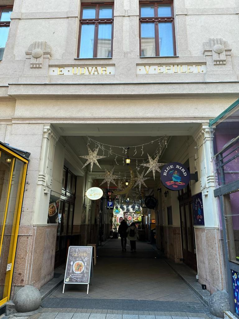 Apartment At Gozsdu Courtyard #Partyzone #Downtown #Freeparking Budapest Exterior photo