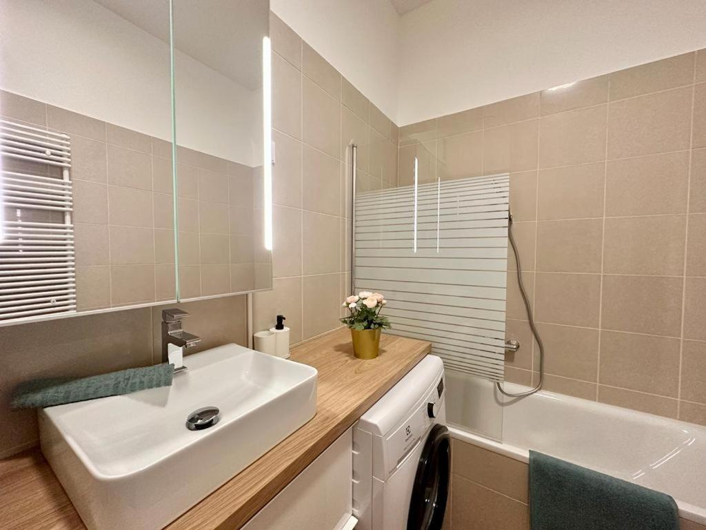 Apartment At Gozsdu Courtyard #Partyzone #Downtown #Freeparking Budapest Exterior photo
